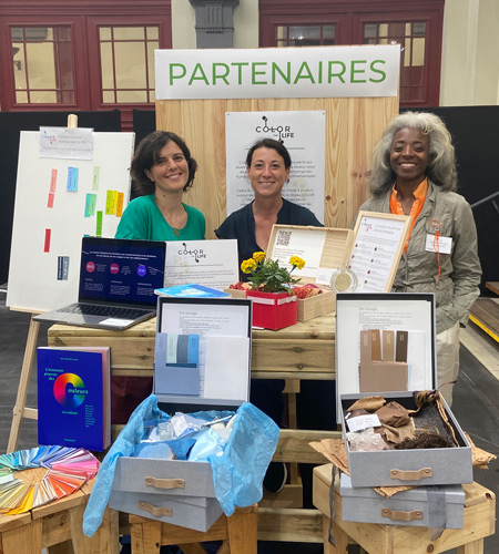 Anna Arena, Marion Lamarque et Sylvie Bourguignon du réseau COLOR THE LIFE lors des Fashion Green Days Roubaix 2023 : le stand COLOR THE LIFE